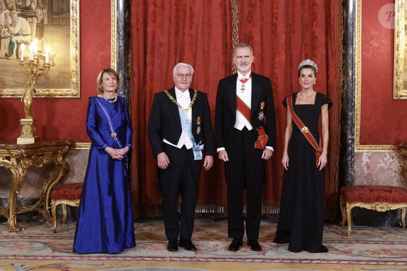 La reine Letizia avait, pour cette occasion spéciale, ressorti son magnifique diadème Cartier.

Le roi Felipe VI et la reine Letizia d'Espagne, accueillent Frank-Walter Steinmeier (Président fédéral de l'Allemagne) et sa femme Elke Budenbender pour un dîner de gala en leur honneur au palais royal à Madrid. Photo par LALO YASKY / BESTIMAGE