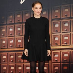 L’actrice décrit les Parisiens comme "incroyablement amicaux", à condition de respecter leurs codes sociaux.

Natalie Portman - Première du film "Vie Privée" au cinéma Pathé Palace à Paris le 20 novembre 2025. © Coadic Guirec/Bestimage