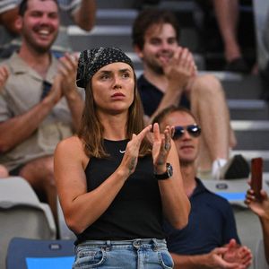 Elina Svitolina regarde son mari, le Français Gaël Monfils, jouer son match de quatrième tour contre le Serbe Miomir Kecmanovic, lors de la septième journée de l'Open d'Australie 2022 au Melbourne Park, à Melbourne, en Australie, le 23 janvier 2022. Photo by Corinne Dubreuil/ABACAPRESS.COM