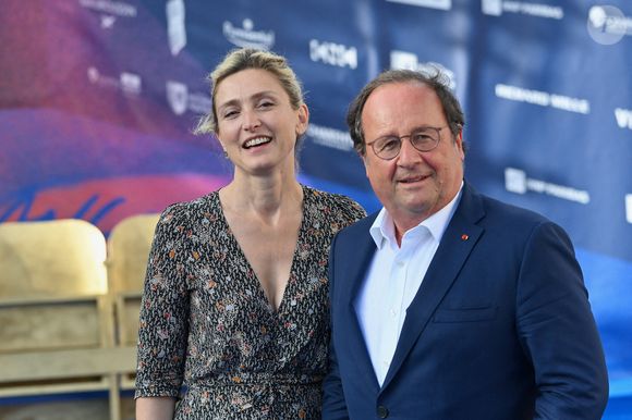 Julie Gayet et l'ancien président François Hollande assistent à l'avant-première de Le Proces Goldman dans le cadre du 16e Festival du film d'Angoulême le 25 août 2023 à Angoulême, France Photo by Franck Castel/ABACAPRESS.COM