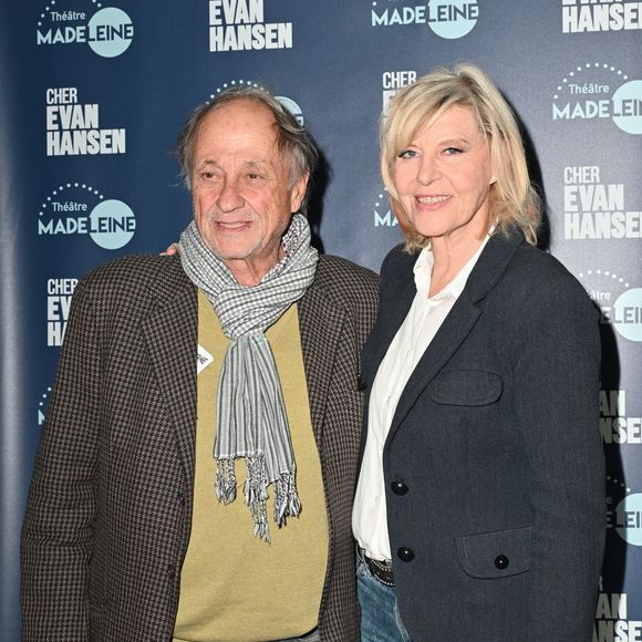 Avec son mari Michel Ansault, elle a fait visiter l'endroit qu'elle surnomme "sa grotte" au magazine "Gala", qui le décrit comme "taillé dans le roc et d’une grande simplicité"...

Michel Ansault et Chantal Ladesou arrivent à la répétition générale de la pièce d'Olivier Soliveres 'Cher Evan Hansen' au Théâtre de la Madeleine, à Paris, France, le 8 octobre 2025. Photo par Mireille Ampilhac/Abaca
