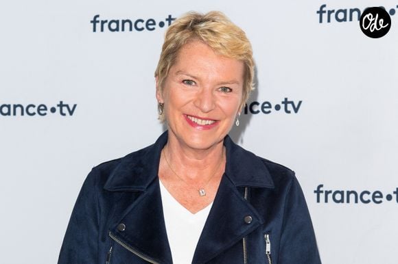Élise Lucet lors du photocall dans le cadre de la conférence de presse de France Télévisions au Pavillon Gabriel à Paris, France, le 24 août 2021. © Pierre Perusseau/Bestimage