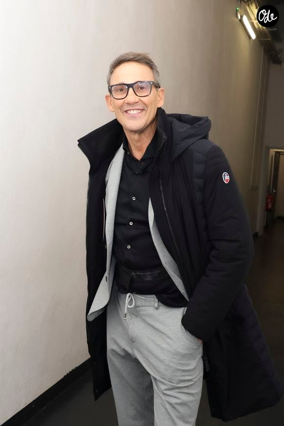 Exclusif - Julien Courbet, en backstage de l’émission « TPMP » La dernière sur C8, présentée par C.Hanouna et diffusée en direct sur C8, Paris, France, le 27 fevrier 2025. © Jack Tribeca / Bestimage