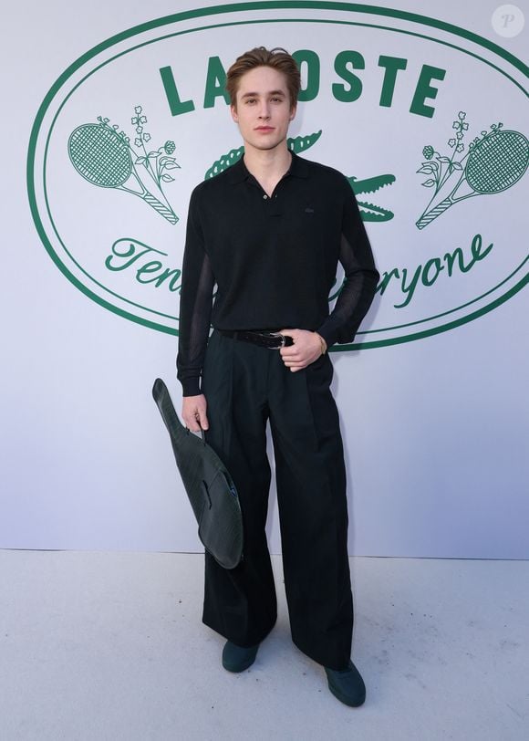 Ollie Muhl au photocall du défilé Lacoste Collection Femme Prêt-à-Porter Printemps/Eté 2026 lors de la Fashion Week de Paris (PFW), au Lycée Carnot, à Paris, France, le 5 octobre 2025. © Sam Delpech/Bestimage