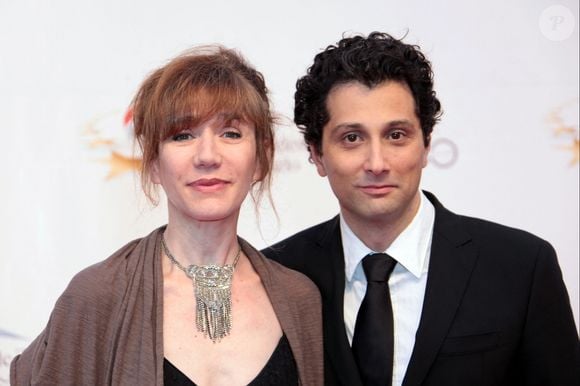 "Lui, c'est un vrai comédien, contrairement à moi. C'est un homme au charisme certain et je l'ai même débauché pour faire une apparition dans Famille d'accueil. "

Archives : Virginie Lemoine et Darius Kehtari à Monte Carlo en 2010. © Abaca