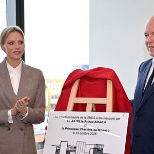 Le prince Albert II de Monaco et la princesse Charlene ont visité en compagnie de M. Thomas Bataglione, l'administrateur et directeur général de la SMEG, le nouveau siège social de la société, installé dans le quartier de Fontvieille à Monaco, le 15 octobre 2025. © Bruno Bebert / Bestimage