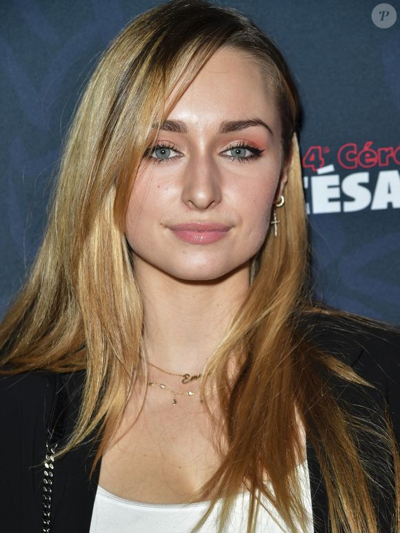 Assez discrète quant à sa vie privée, la célèbre comédienne de 28 ans a récemment - et en toute discrétion - accouché de son premier enfant.

Emma Smet - Photocall de l'afterparty de la 44ème cérémonie des César à l'Arc à Paris. Le 22 février 2019 © Pierre Perusseau / Bestimage