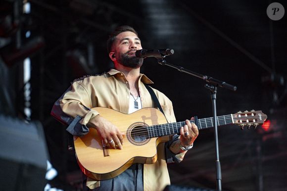 Kendji Girac en concert lors du festival de musique du Printemps de Perouges au Chateau de Saint-Maurice-de-Remens le 29 juin 2025. © Sandrine Thesillat / PsNewZ / Bestimage