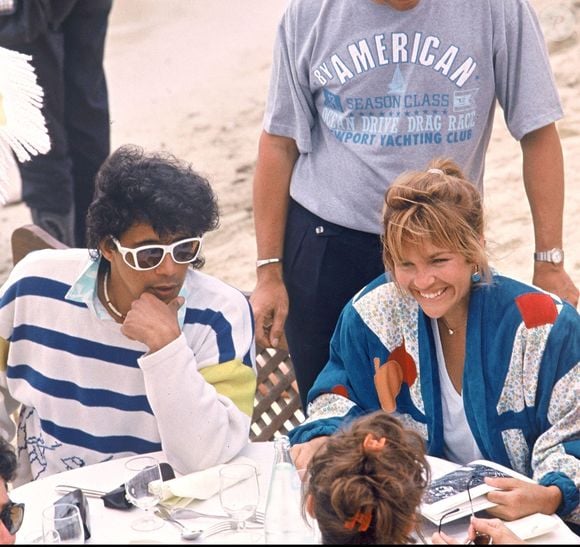 Au cours d'un entretien accordé à nos confrères de "La Tribune" en mars dernier, le célèbre chanteur de 76 ans a levé le voile sur leur relation. 

Archives - Laurent Voulzy et Véronique Jannot au Festival International du film de Cannes en 1986. (ANGELI-RINDOFF / BESTIMAGE).