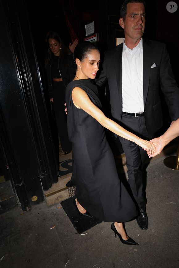 Meghan Markle a été vue quittant Sugaar à Paris après une soirée stylée, le 4 octobre 2025. Photo by Aissaoui Nacer/Splash News/ABACAPRESS.COM
