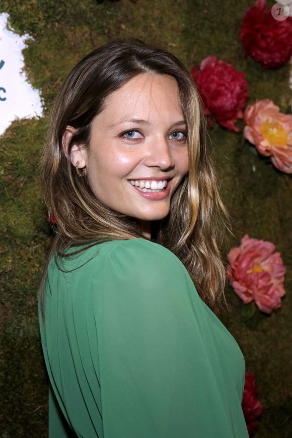 Exclusif - Gennifer Demey lors du lancement de la gamme Naturally de la marque Batiste à Paris, le 28 avril 2022.

Photo : Cédric Perrin / Bestimage
