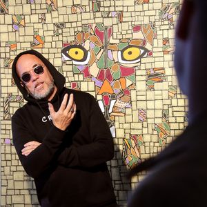 Depuis quelques années, il s’est mis à la peinture

Exclusif - Le chanteur Pascal Obispo présente ses oeuvres (toiles, collages et dessins) au Musée Mer Marine à Bordeaux le 21 mars 2023.

© Patrick Bernard / Bestimage