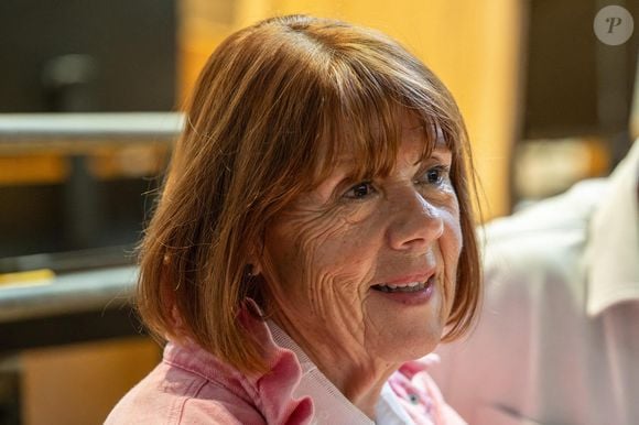 Gisèle Pelicot est vue dans la salle d'audience attendant le verdict du procès en appel de Husamettin Dogan dans l'affaire du viol de Mazan à Nîmes, France, le 9 octobre 2025. Photo by Laurent Coust/ABACAPRESS.COM