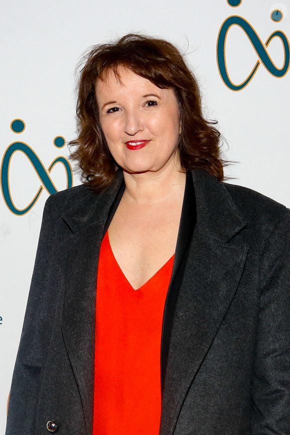 Anne Roumanoff lors de la soirée de remise des prix Dapat 2025 au Théâtre du Rond Point à Paris le 24 mars 2025. © Rachid Bellak / Bestimage