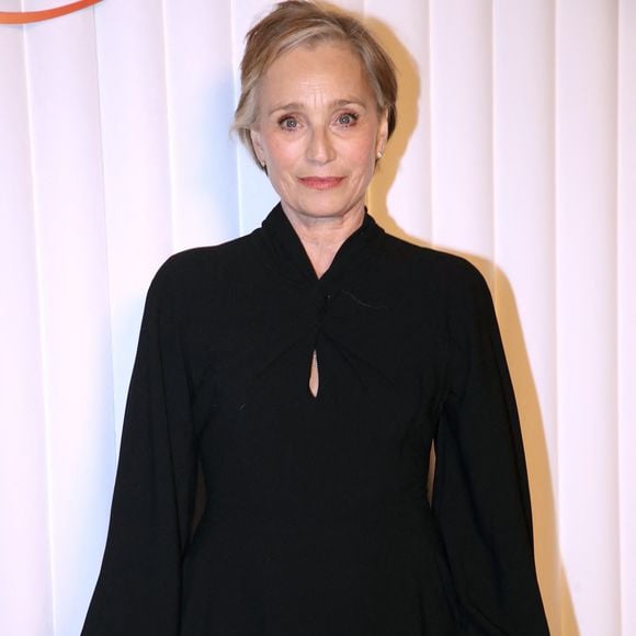 Désormais mariée à John Micklethwait depuis septembre 2024, Kristin Scott Thomas a été mariée au médecin et professeur renommé en gynécologie et en obstétrique François Olivennes

Kristin Scott Thomas - Célébrités à la Présentation de la nouvelle Collection de Christian Louboutin au Trianon, dans le cadre de la Fashion Week de Paris, France
© Bertrand Rindoff / Bestimage