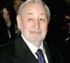 Ce vendredi 7 mars, 313 lots issus de l’appartement parisien de Philippe Noiret vont être vendus à l’Hôtel Drouot
Philippe Noiret à l'arrivée au théâtre du Chatelet pour la 30eme cérémonie des Césars. Guillaume Gaffiot/Bestimage