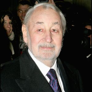 Ce vendredi 7 mars, 313 lots issus de l’appartement parisien de Philippe Noiret vont être vendus à l’Hôtel Drouot

Philippe Noiret à l'arrivée au théâtre du Chatelet pour la 30eme cérémonie des Césars. Guillaume Gaffiot/Bestimage