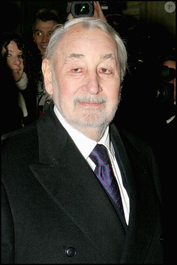 Ce vendredi 7 mars, 313 lots issus de l’appartement parisien de Philippe Noiret vont être vendus à l’Hôtel Drouot
Philippe Noiret à l'arrivée au théâtre du Chatelet pour la 30eme cérémonie des Césars. Guillaume Gaffiot/Bestimage