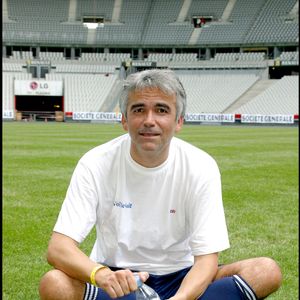 Archives - Le 4 juin 2003 Pascal Praud au match de football opposant : des personnalités du monde littéraire à des stars de TF1 au stade de France (St Denis 93 ) Guillaume Gaffiot/Bestimage