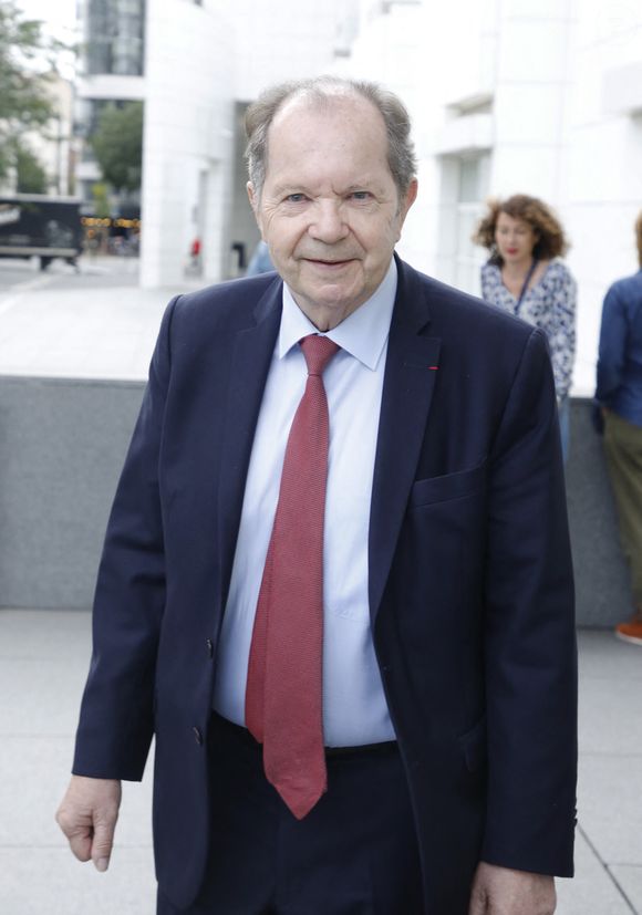 Exclusif - Philippe Bilger à la sortie des studios de Europe 1 à Paris, France, le 28 août 2023. Agence / Bestimage