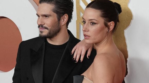 Le nom de François Civil scandé sur le tapis rouge à côté d’Adèle Exarchopoulos : la réponse de l’actrice ne se fait pas attendre