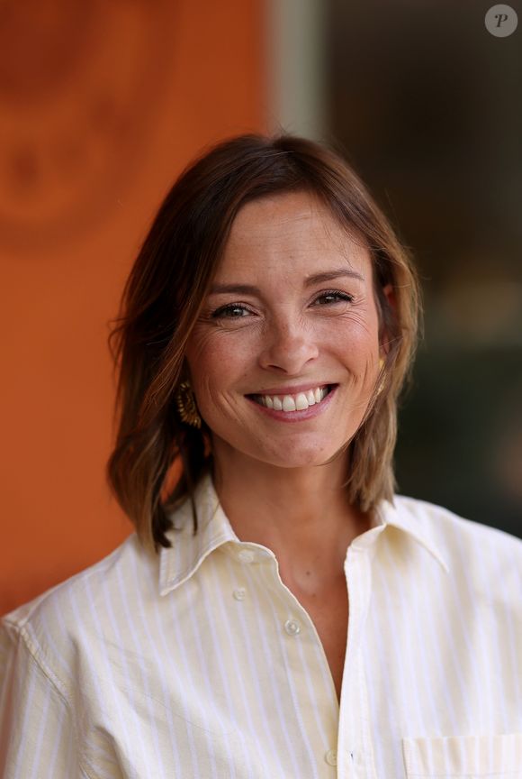 Isabelle Ithurburu - Les célébrités au village lors des Internationaux de France de Tennis de Roland Garros le 1er juin 2025. © Dominique Jacovides / Bestimage