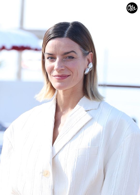 Fauve Hautot - Photocall de la série "Rien ne t'efface" sur la plage du Majestic lors du 8ème festival CanneSeries à Cannes, le 28 avril 2025. © Denis Guigenbourg / Bestimage