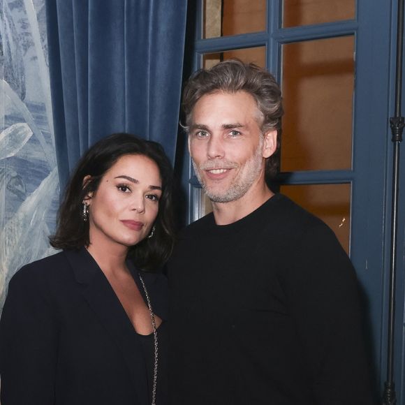 Elle a encore quelques difficultés à ce niveau-là dans sa vie privée mais elle peut compter sur le soutien de son amoureux 

Exclusif -  Lola Dewaere et son compagnon Gianni Giardinelli - Quatrième édition de la soirée "Les jeudis de Sandra" au Café Lapérouse organisée par S.Sisley à Paris le 29 février 2024. © Jack Tribeca / Bestimage