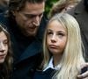 Jean Sarkozy, sa fille Lola et Giulia Sarkozy - Le clan Sarkozy à la sortie du domicile de Nicolas Sarkozy domicile parisien avant son incarcération à la prison de La Santé à Paris, France, le 21 octobre 2025. Nicolas Sarkozy purgera une peine de cinq ans de prison après avoir été reconnu coupable d'association de malfaiteurs en lien avec un projet de financement de la campagne électorale de 2007 de l'ancien dictateur libyen Mouammar Kadhafi. Nicolas Sarkozy, qui a connu de nombreux ennuis judiciaires depuis sa défaite à la réélection en 2012, sera incarcéré le 21 octobre 2025 pour un projet visant à obtenir des fonds libyens pour sa campagne présidentielle victorieuse de 2007, devenant ainsi le premier ancien dirigeant d'un pays de l'Union européenne à purger une peine de prison. L'ancien dirigeant français a fait appel du verdict et dénoncé une "injustice". © Bestimage
