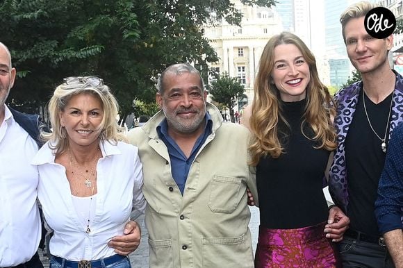 Caroline Margeridon est à Bruxelles avec les acheteurs (Stéphane Vanhandenhoven, Aurore Morisse, Bernard Dumeige, Alexandra Morel, Glorian Kabongo, François-Xavier Renou, François Cases Bardina, Gérald Watelet (animateur) et Jérôme Duvillard (commissaire-priseur)) de l'émission belge "Affaire conclue" pour une vente aux enchères d'objets donnés à "Viva for Life" en Belgique le 29 octobre 2022.
Photo by Didier Lebrun / Photonews