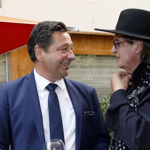 Marc Veyrat - Laurent Gerra reçoit les insignes de Chevalier dans l’ordre du Mérite Agricole des mains de Monsieur Georges Blanc, chef triplement étoilé, au Restaurant Léon de Lyon à Lyon, France, le 3 septembre 2023. © Pascal Fayolle/Bestimage
