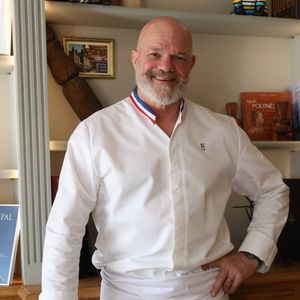 Exclusif - Le chef Philippe Etchebest dans les cuisines de son restaurant "Maison Nouvelle" à Bordeaux, le 11 avril 2025. ©Jean-Marc Lhomer/Bestimage.