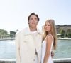 Le couple est ensemble depuis sa rencontre lors de la fête suédoise de Midsommar en 2020.

Armand Duplantis et sa compagne Desiré lors du défilé Jacquemus collection Printemps-Été 2026 dans l'orangerie du Château de Versailles le 29 juin 2025.

© Tiziano Da Silva / Bestimage