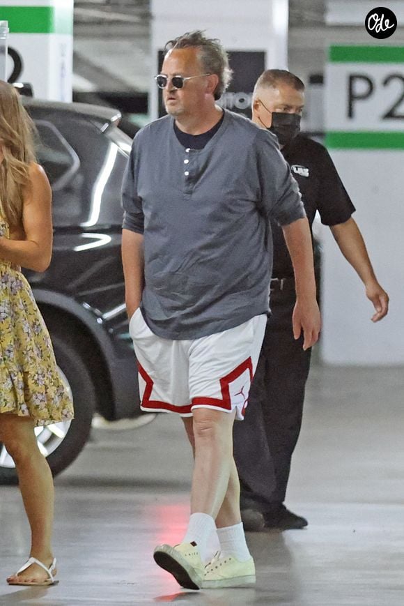 Le réalisateur est décédé presque trois ans après Matthew Perry

Exclusif - Prix Spécial - Matthew Perry passe la journée en charmante compagnie à Los Angeles, le 12 octobre 2022. L'acteur de 53 ans semble avoir réussi à affiner sa silhouette si changeante au fil des ans. Photo : Coleman-Rayner / Bestimage