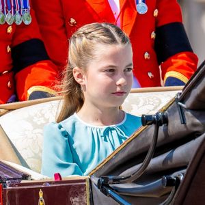 La princesse Charlotte de Galles, - Les membres de la famille royale britannique arrivent à Buckingham Palace pour la cérémonie Trooping the Colour à Londres, le 14 juin 2025. Affecté par le crash du Boeing 787 Dreamliner à Ahmedabad du 12 juin, le souverain et les officiels porteront un brassard noir en hommage aux plus de 270 victimes. Bon nombre d'elles étaient des ressortissants britanniques.
© Backgrid / Bestimage