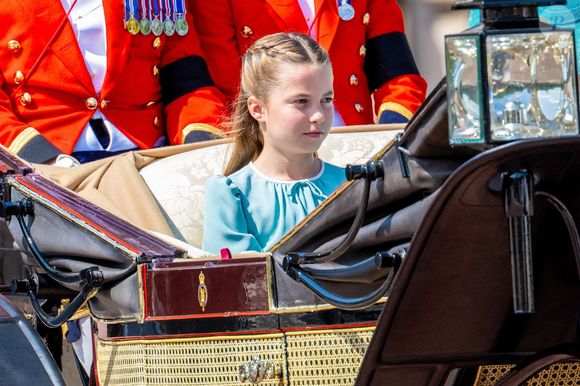 La princesse Charlotte de Galles, - Les membres de la famille royale britannique arrivent à Buckingham Palace pour la cérémonie Trooping the Colour à Londres, le 14 juin 2025. Affecté par le crash du Boeing 787 Dreamliner à Ahmedabad du 12 juin, le souverain et les officiels porteront un brassard noir en hommage aux plus de 270 victimes. Bon nombre d'elles étaient des ressortissants britanniques.
© Backgrid / Bestimage