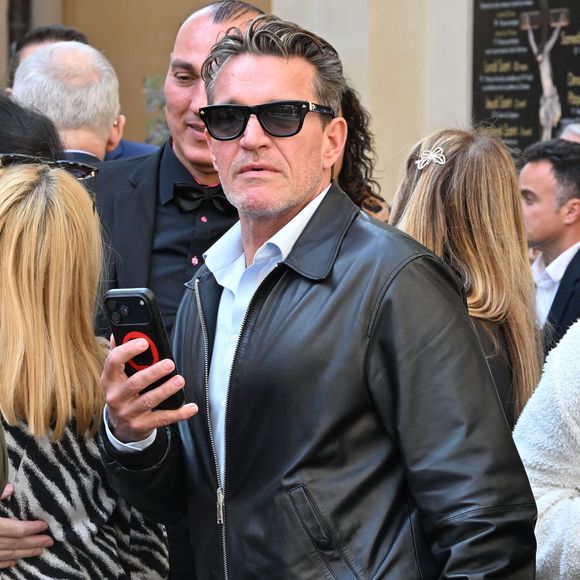 Benjamin Castaldi - Sorties des obsèques de Loana Petrucciani dans la cathédrale Sainte-Réparate à Nice le 10 avril 2026. L'ancienne star de téléréalité a été retrouvée morte dans son appartement niçois par les autorités, le 25 mars dernier. © Bruno Bebert/Bestimage