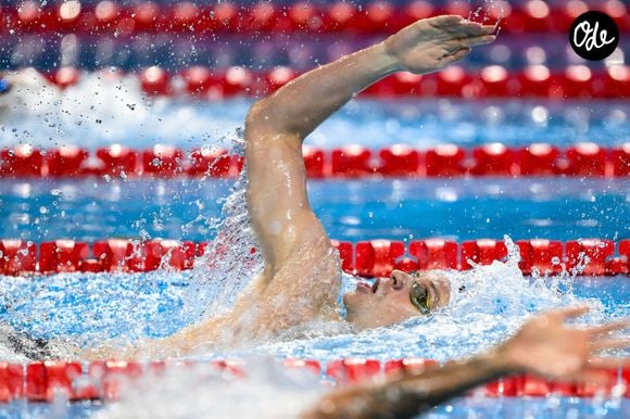 Les caméras ont suivi le nageur pendant un an, entre ses études d’ingénieur et ses entraînements intensifs.

Léon Marchand remporte le 200 m quatre nages lors du 22e Championnat du monde de natation à Singapour. Il s'agit de son 6e titre de champion du monde.
Psnewz/Bestimage