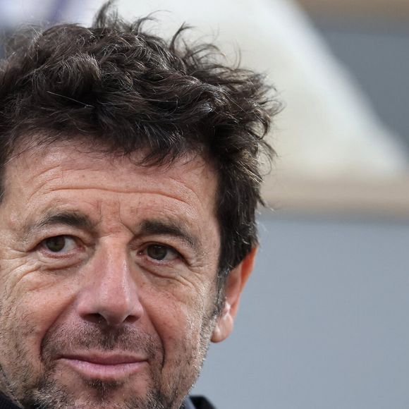 Face à cette tragédie, il reste philosophe et affirme : "La vie continue" et "c’est douloureux, mais pas grave."

Patrick Bruel - Célébrités dans les tribunes des Internationaux de France de tennis de Roland Garros 2024 à Paris le 27 mai 2024. © Moreau-Jacovides/Bestimage
