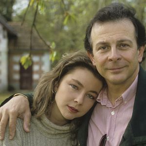 En France, Roland Giraud et sa fille Géraldine à Cognac en avril 1994.