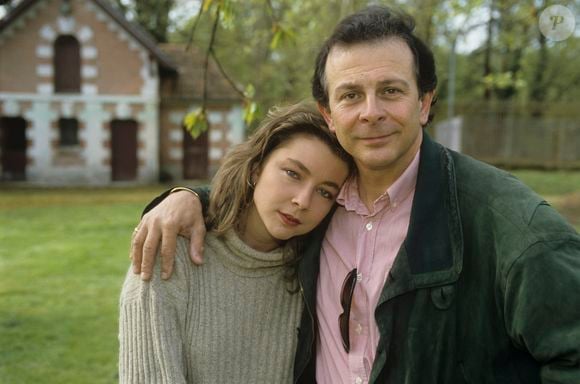 En France, Roland Giraud et sa fille Géraldine à Cognac en avril 1994.