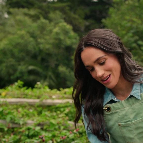 Pamela Anderson compare son émission "Pamela’s Cooking with Love" et "With Love, Meghan" de Meghan Markle, le 10 mars 2025 @Backgrid UK/ Bestimage