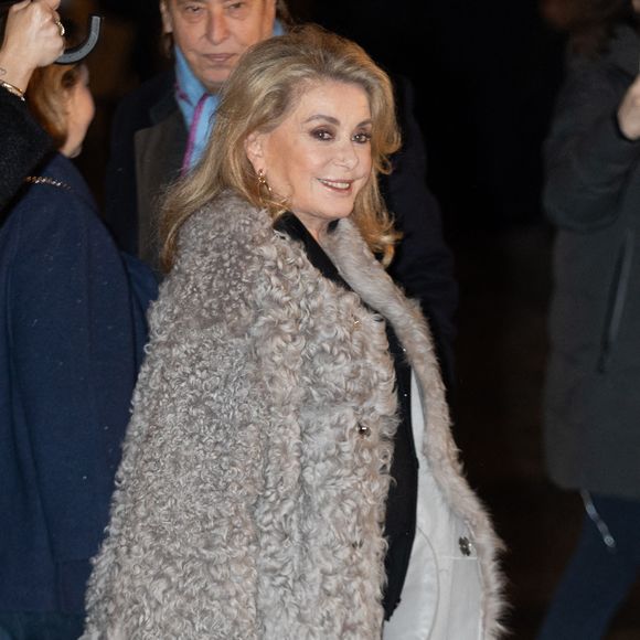Catherine Deneuve est arrivée au défilé AMI Paris Menswear Fall/Winter 2026-2027 dans le cadre de la semaine de la mode à Paris le 21 janvier 2026 à Paris, France. Photo by Nasser Berzane/ABACAPRESS.COM