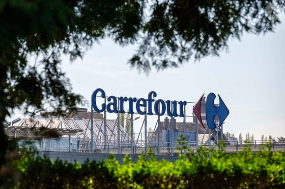Supermarche Carrefour - Photo by Quinet JM/Belpress/ANDBZ/ABACAPRESS.COM - Carrefour ; Commerce ; Commerces ; Economie ; Economie ; Enseigne ; Enseignes ; Exterieur ; Exterieurs ; Grande distribution ; Hypermarche ; Hypermarches ; Prise de vue ; Prises de vues ; Supermarche ; Supermarches