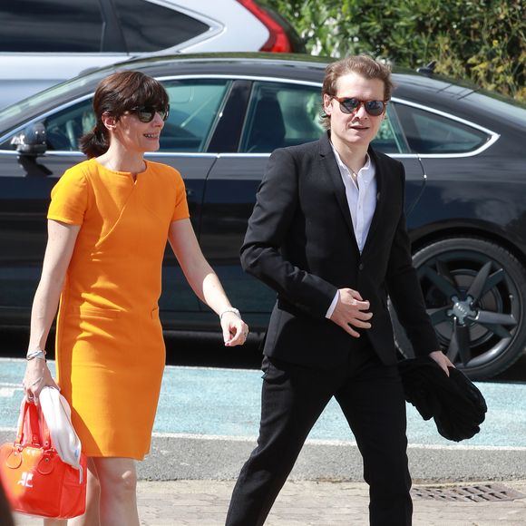 Père de deux enfants, Manolo (21 ans) et Ludmilla (16 ans), il accorde avec sa femme Stéphanie une grande importance à leur éducation.

Le chanteur Bénabar et sa femme Nathalie - Mariage religieux de Pascal Obispo et Julie Hantson en l'église Notre-Dame-des-Flots au Cap-Ferret le 19 septembre 2015