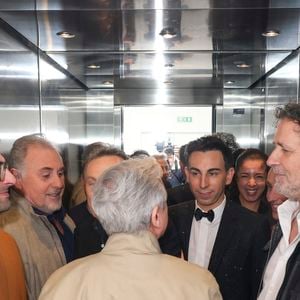Exclusif - Philippe Risoli, Julien Lepers, Jordan Deluxe, Christophe Carrière, en backstage de l’enregistrement de l’emission "On Connait La Chanson Années 80", présentée par L.Boccolini et diffusée le 22 septembre 2026 sur W9, à Paris, France, le 9 avril 2026. © Jack Tribeca/Bestimage