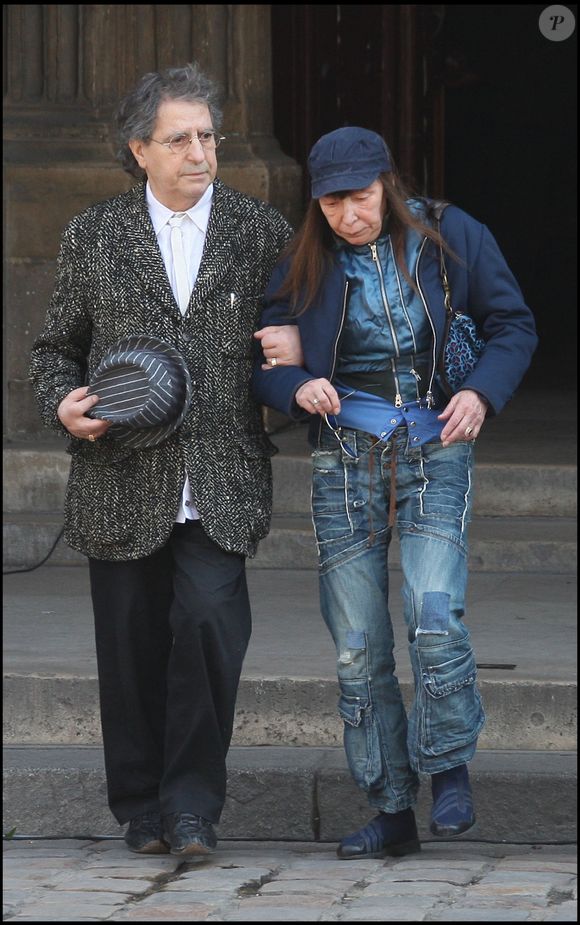 Pendant plus de cinquante ans, il a partagé sa vie et son œuvre avec Brigitte Fontaine.

Areski Belkacem et Brigitte Fontaine aux obsèques d'Alain Bashung en 2009. Photo par CYRIL MOREAU / BESTIMAGE