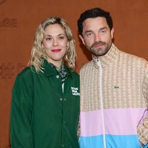 Alysson Paradis et Guillaume Gouix à Roland Garros, le 1er juin 2024.

Photo : Jacovides / Moreau / Bestimage