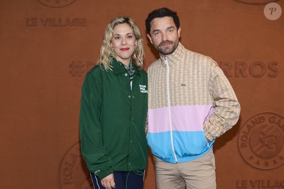 Alysson Paradis et Guillaume Gouix à Roland Garros, le 1er juin 2024.

Photo : Jacovides / Moreau / Bestimage