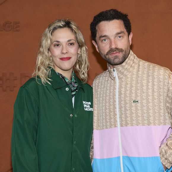 Alysson Paradis et Guillaume Gouix à Roland Garros, le 1er juin 2024.

Photo : Jacovides / Moreau / Bestimage